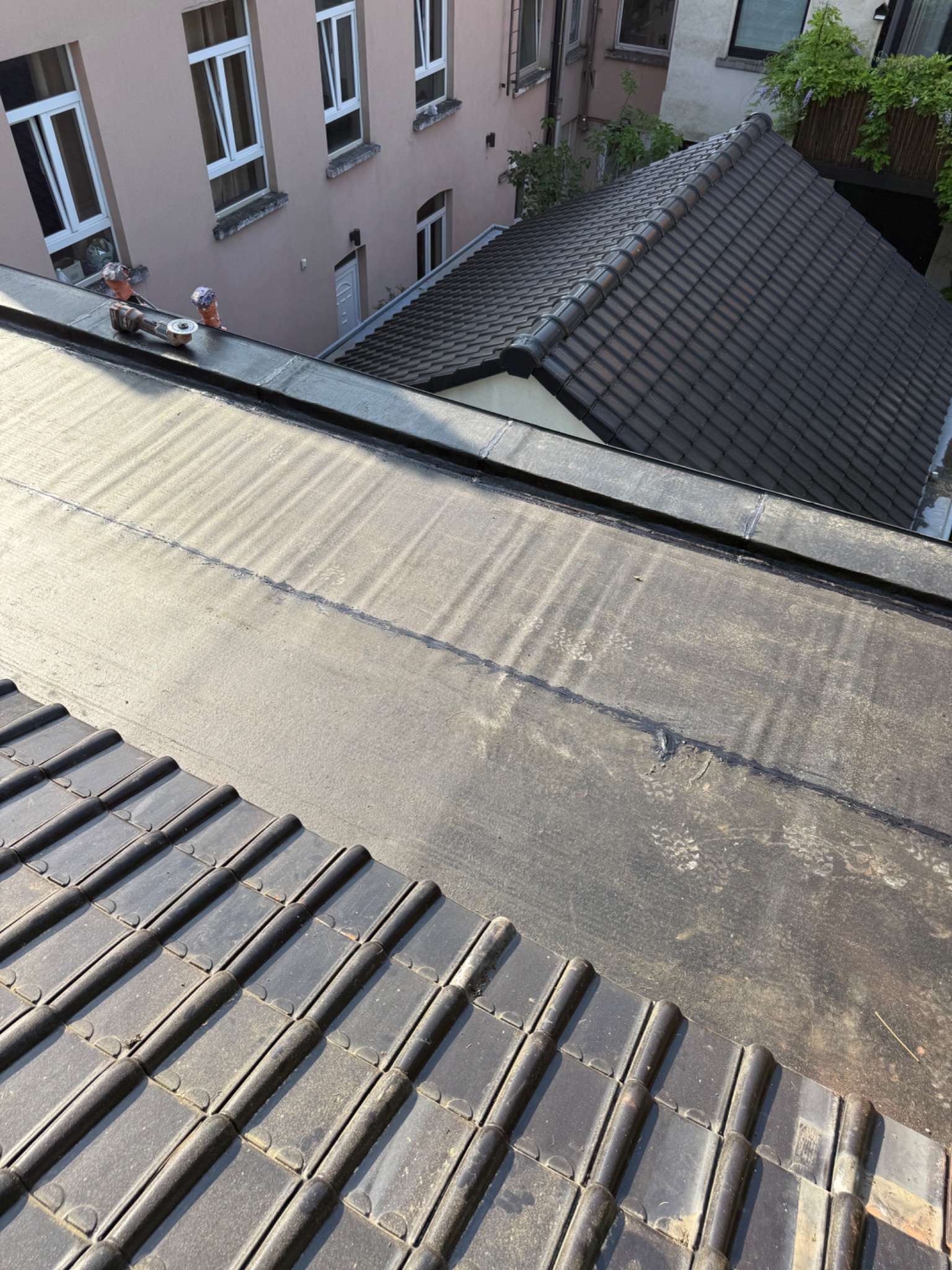 Support OSB prêt pour étanchéité de toiture plate